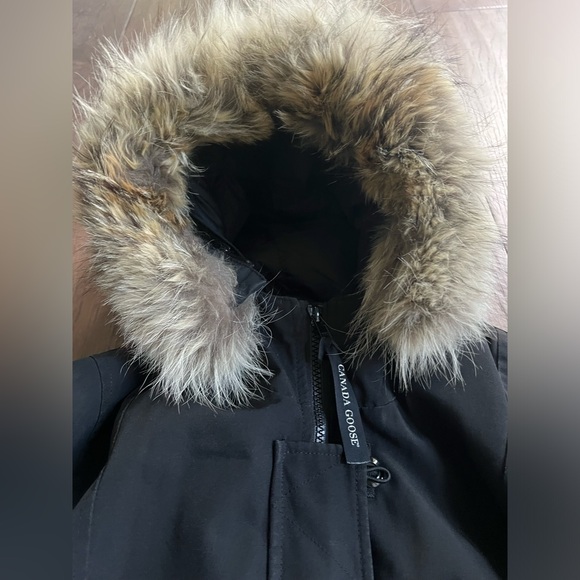 Canada Goose Kensington Parka (Black) - Picture 10 of 11